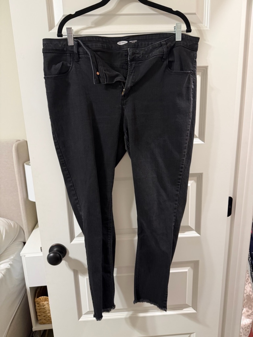 Old Navy Super Skinny Mid-Rise Jeans in Black